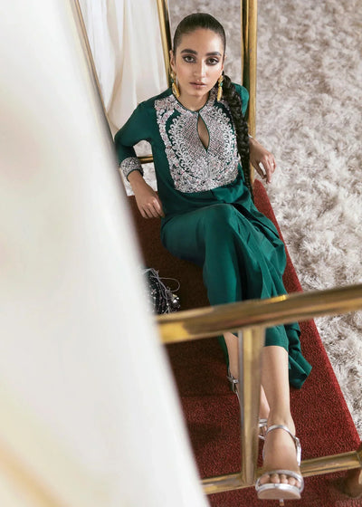 Yarrow: A Regal Emerald Green Ensemble