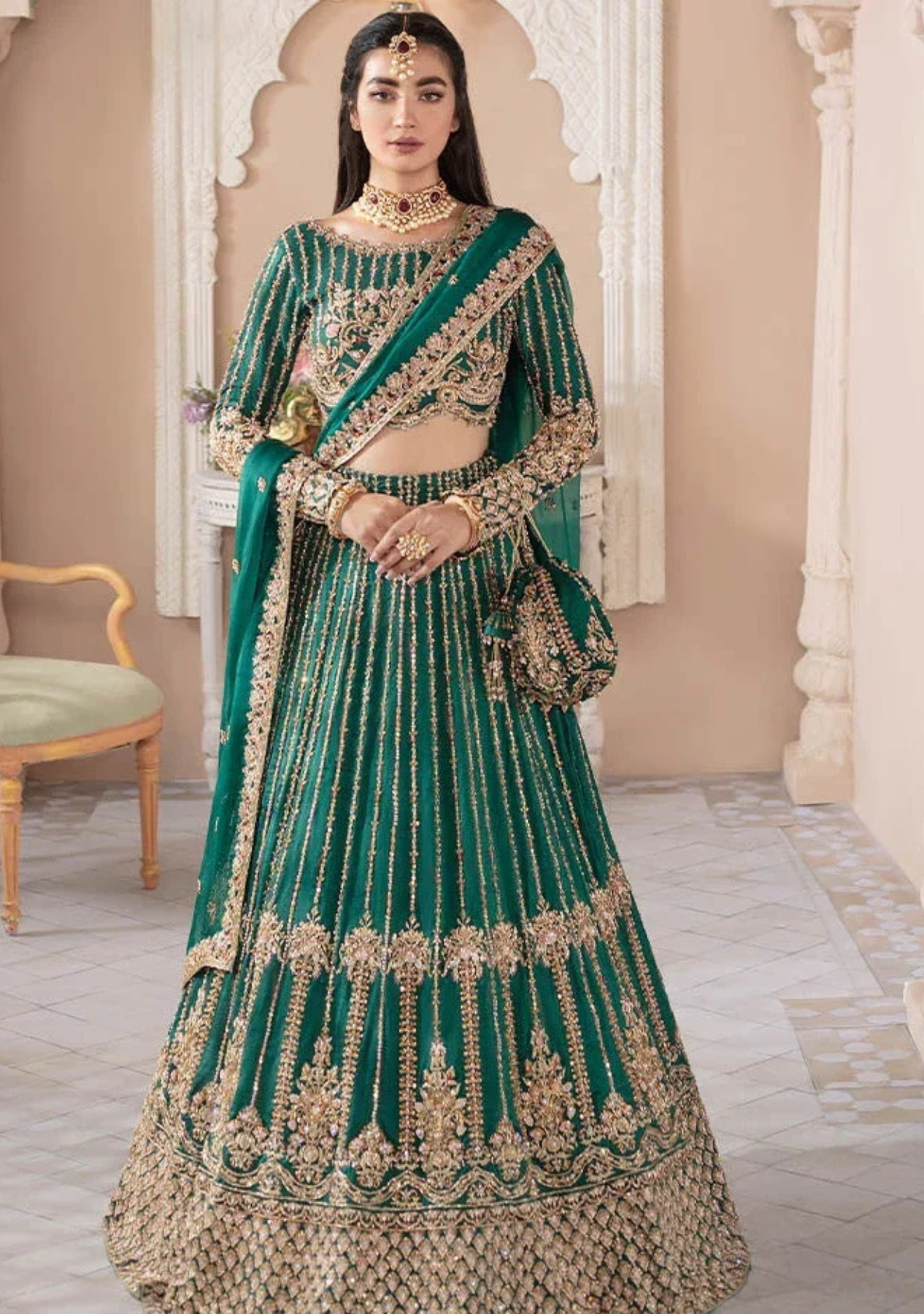 APNO138: A Regal Green and Gold Ensemble